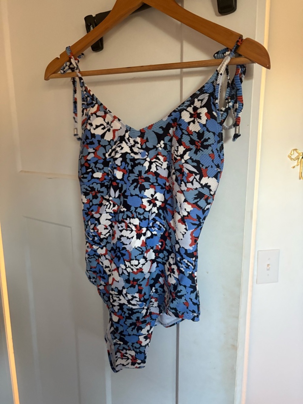 womens one peice swim suit